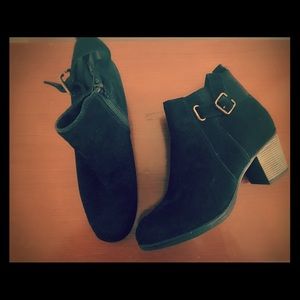 👢Skechers Chunky Heel Booties👢